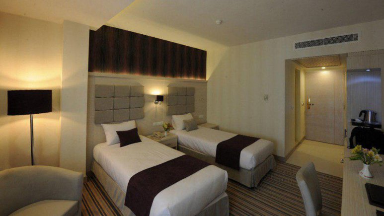 اتاق دو تخته توئین 1 هتل هویزه تهران